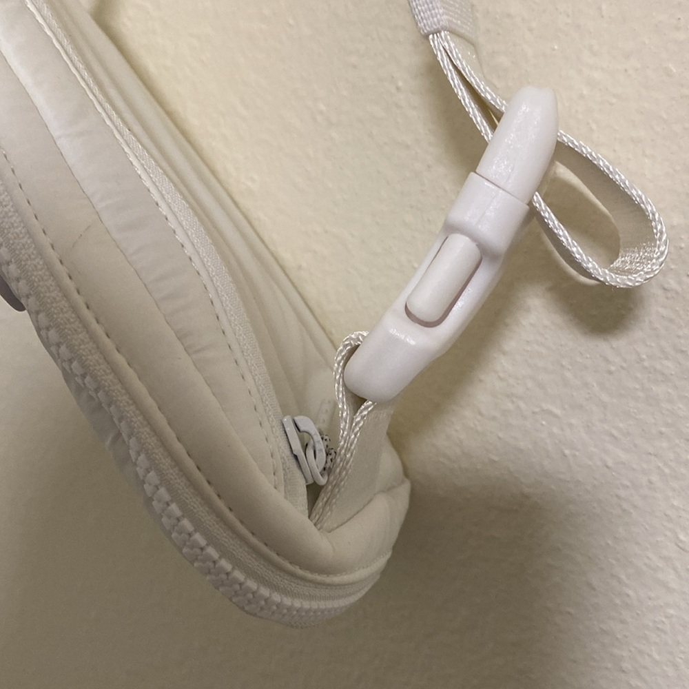 Lululemon White Wunder Puff 1L Fanny Pack Belt Bag Adjustable Strap - Picture 6 of 9
